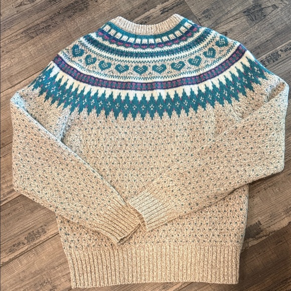 STUNNING Woman’s Woolrich Cream and Teal HearPatterned 85% Wool Crewneck Sweater - Picture 3 of 7
